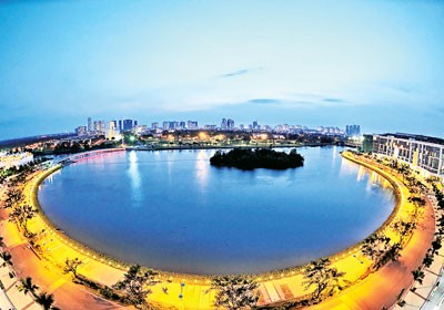 Ban Nguyet (Semicircle) Lake in South Saigon in District 7 (Photo: SGGP) Ban Nguyet (Semicircle) Lake in South Saigon in District 7 (Photo: SGGP)